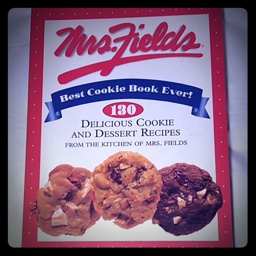 Best Cookie Book Ever, Mrs. Fields 130 recipes